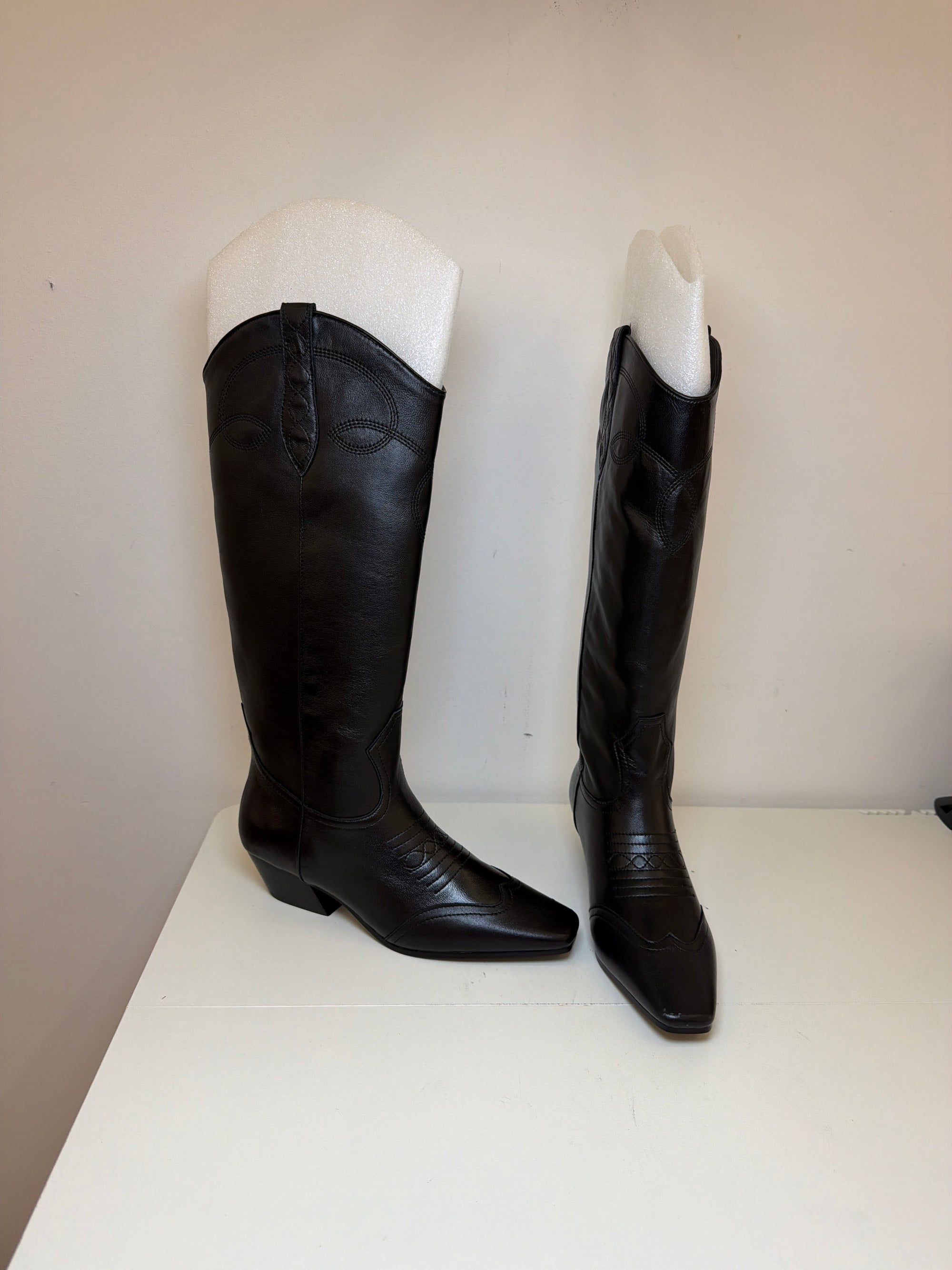 Womens Size 9 Steve Madden womens Dollie